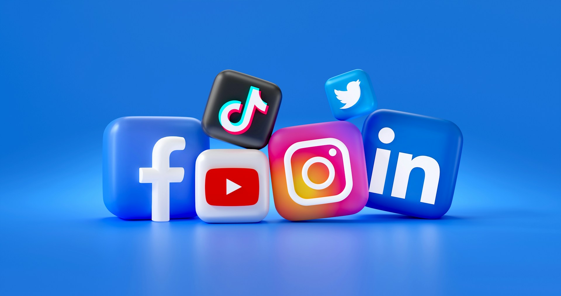11 Best AI Tools for Social Media Marketing (New Data 2025)